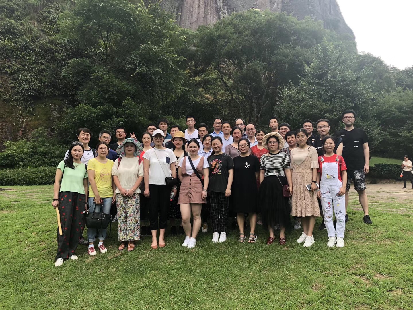 2019年公司福建武夷山團(tuán)建.jpg